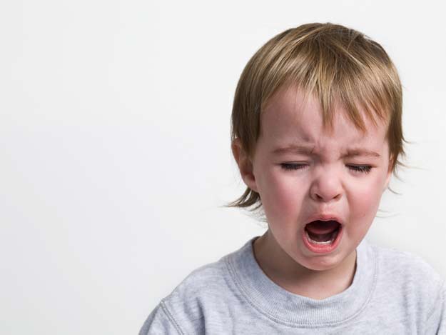Как справиться с детскими капризами и плачем?