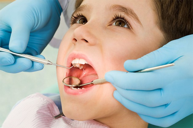 Кариес молочных зубов: серьезное заболевание у деток раннего возраста
