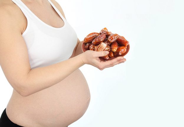 Финики при беременности: полезна ли сладость?