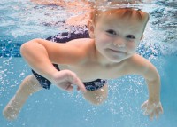 Что нужно знать, отдавая ребенка в плавание?