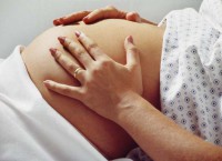 Разрывы при родах: почему возникают и можно ли их избежать