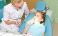 Чистка зубов у стоматолога ребенку 4 года thumbnail