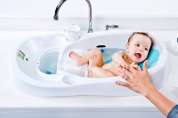 Какую детскую ванночку выбрать для купания новорожденных?