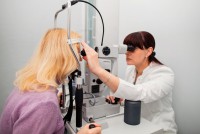 Лазерная коагуляция сетчатки глаза при беременности: можно ли ее делать?