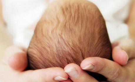 Причины выпадения волос у новорожденных