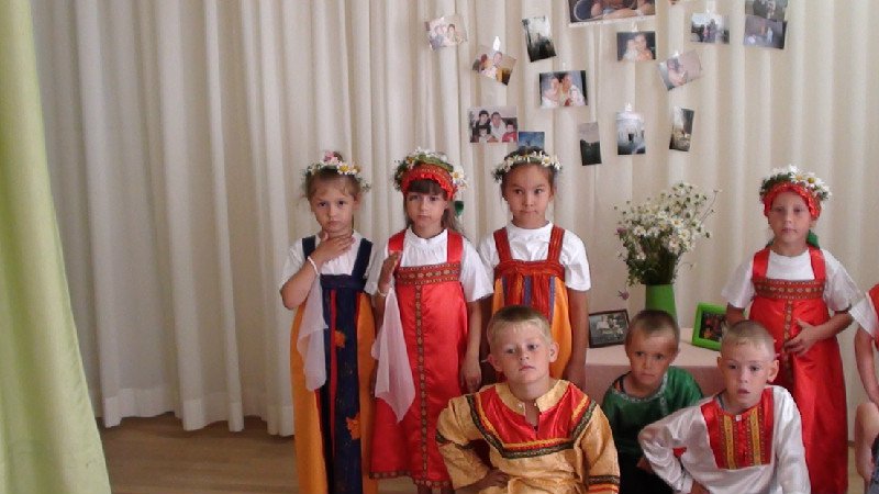 Дети в русских народных костюмах