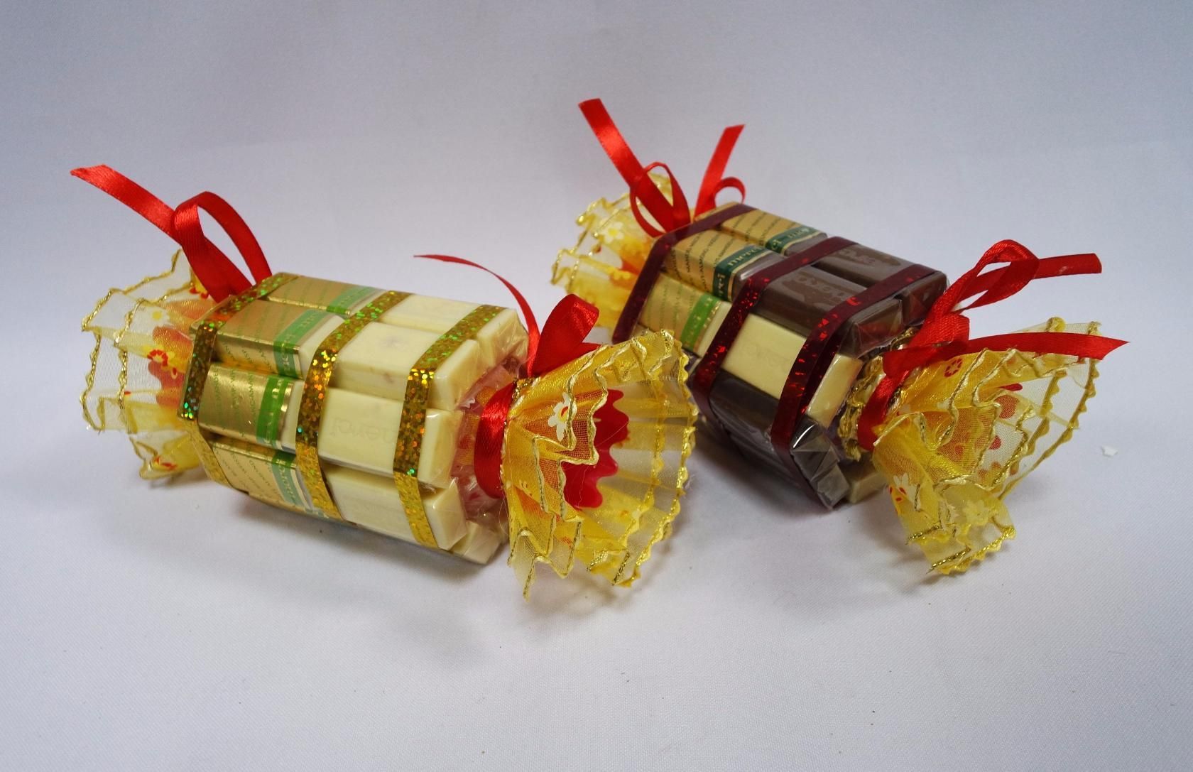 Простые конфеты своими руками. Поделки из конфет. Подарок из конфет. Новогодние подарки из конфет своими руками. Новогодние сладкие подарки своими руками.